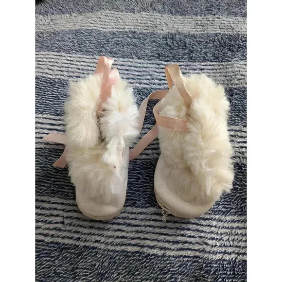 Vintage baby booties, white leather and  rabbit fur. Very soft. - Picture 1 of 4